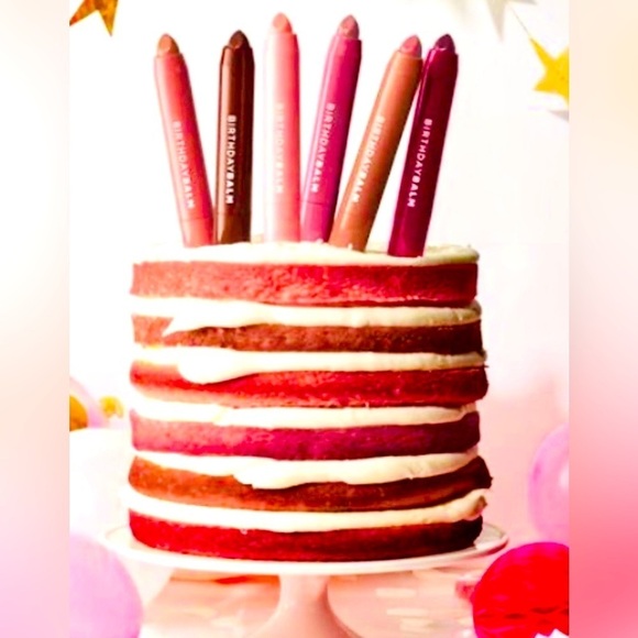 🎉 SURPRISE BIRTHDAY BALM LIP CRAYON Avon Discontinued Creamy Matte Natural Look - Picture 1 of 9